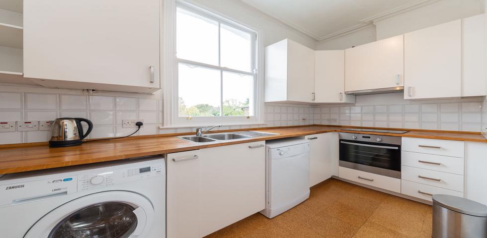			3 Bedroom, 1 bath, 1 reception Flat			 Walm Lane, KILBURN/BRONDESBURY